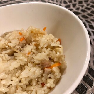 砂糖と醤油と鰹節だしでできる☆鶏ごぼう炊き込みご飯